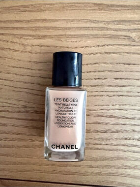 Chanel LES BEIGES Healthy Glow Foundation Hydration and Longwear BR42